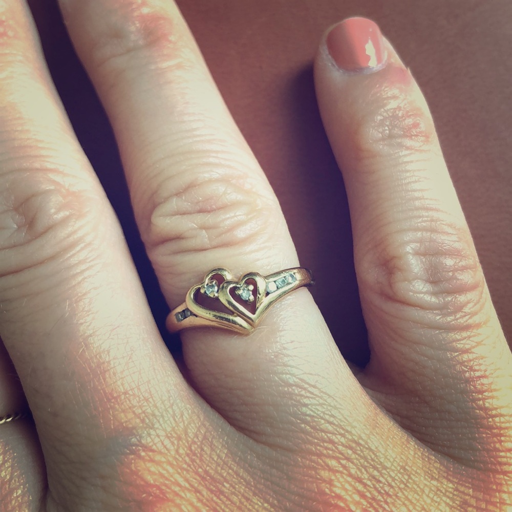 10k gold ring with 7 diamonds